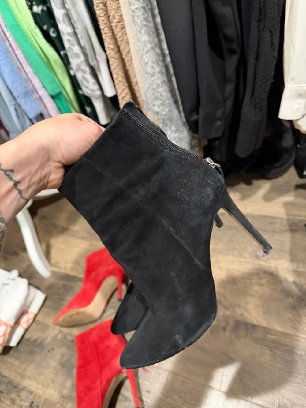 Steve Madden Carey Pointed-Toe Suede Ankle Boots - Red & Black Bundle - Picture 4 of 14